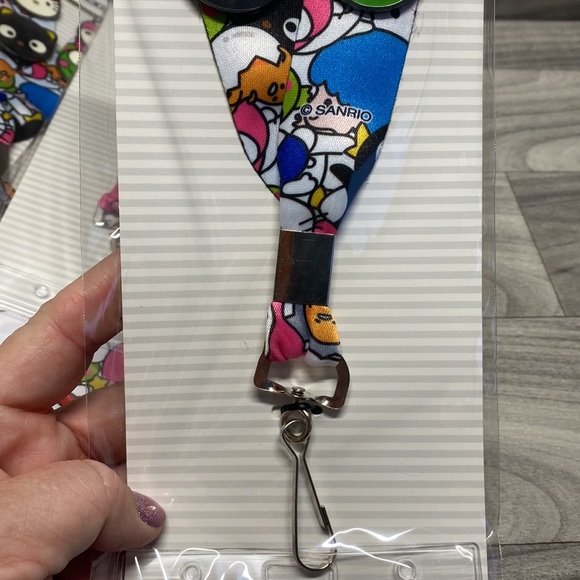 Hello Kitty Sanrio Lanyard with 4 enamel pins and cardholder - Picture 3 of 6
